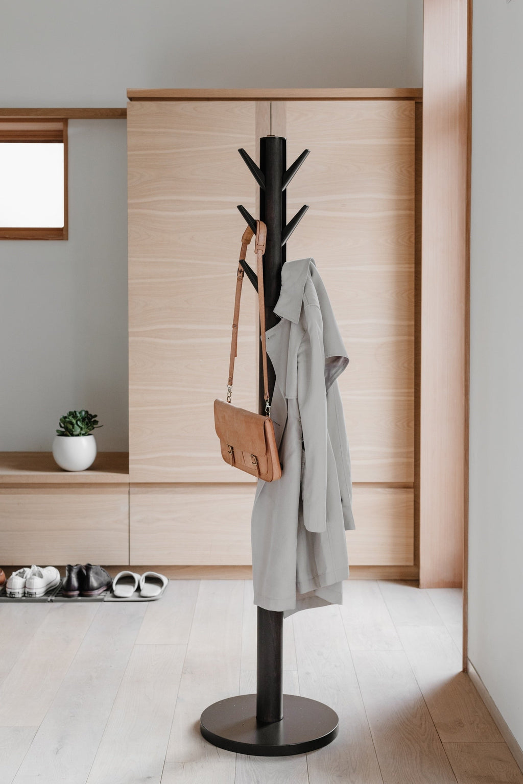 Umbra Flapper Coat Rack Black And Walnut