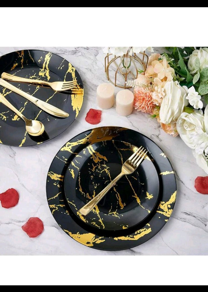 A Set Of 25 Black Gold Circle Cake Dessert Boards