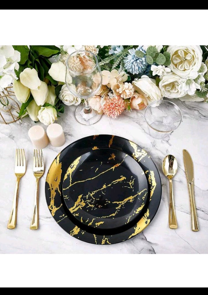 A Set Of 25 Black Gold Circle Cake Dessert Boards